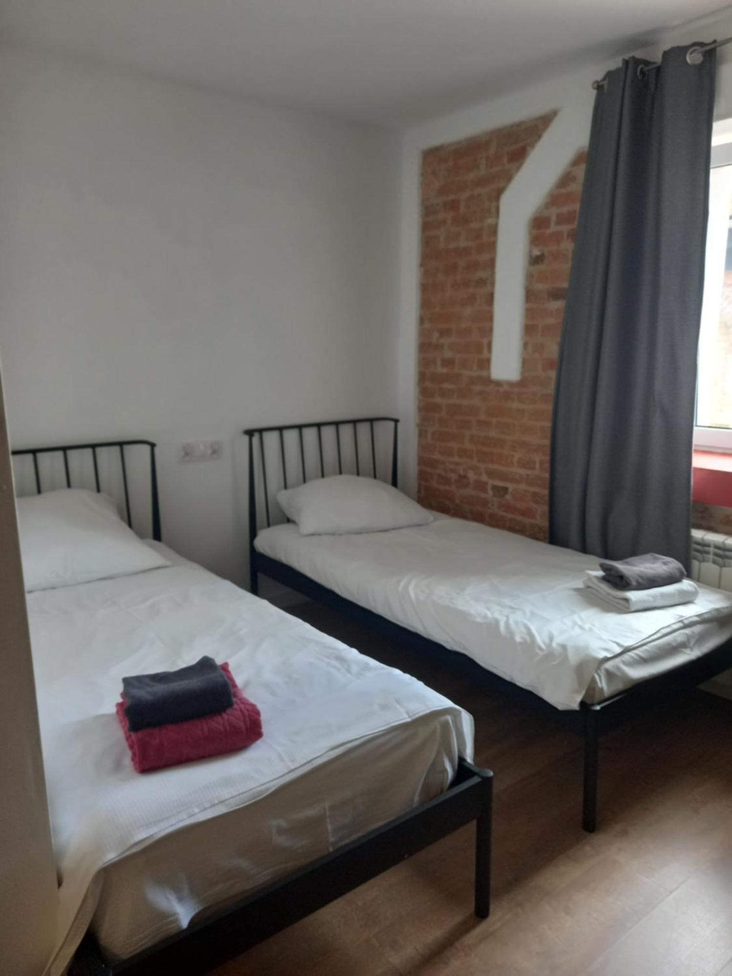 Leon'S Rooms Zary  Bagian luar foto