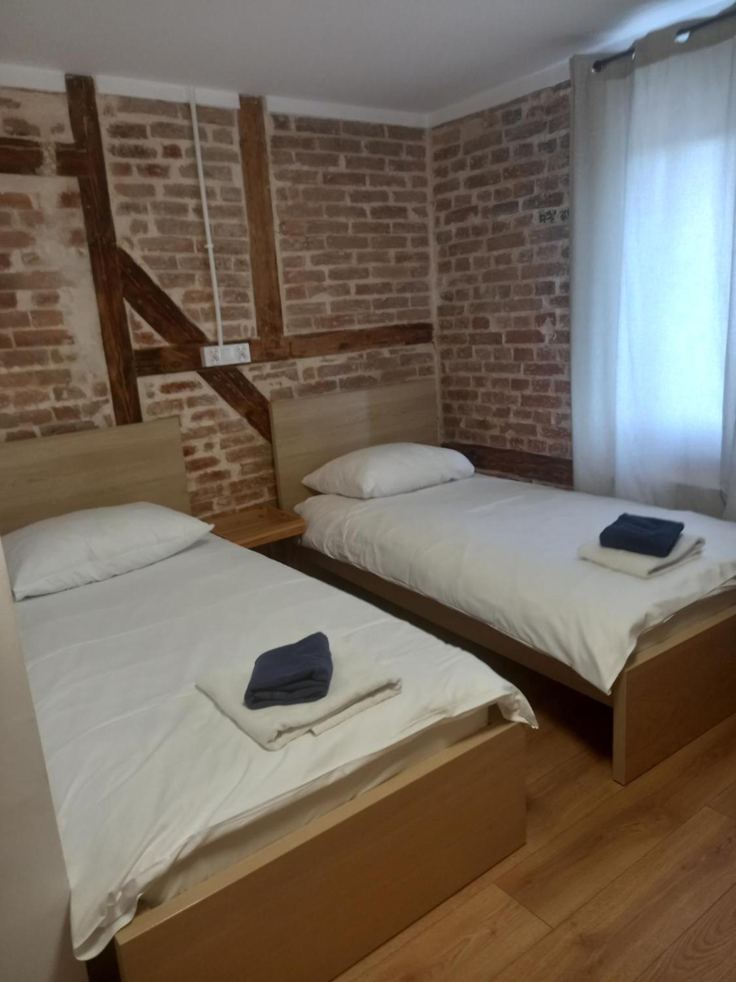 Leon'S Rooms Zary  Bagian luar foto