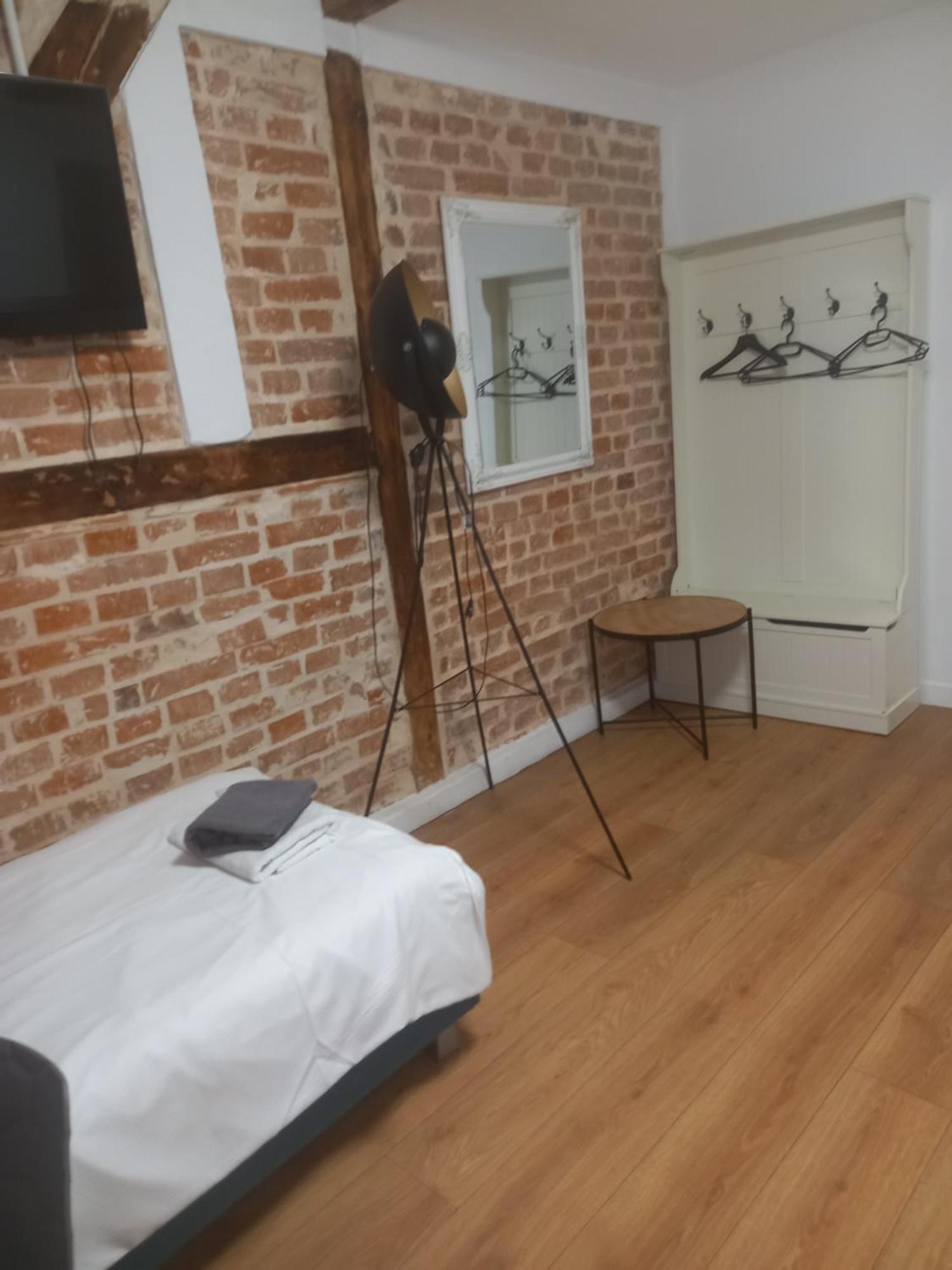 Leon'S Rooms Zary  Bagian luar foto