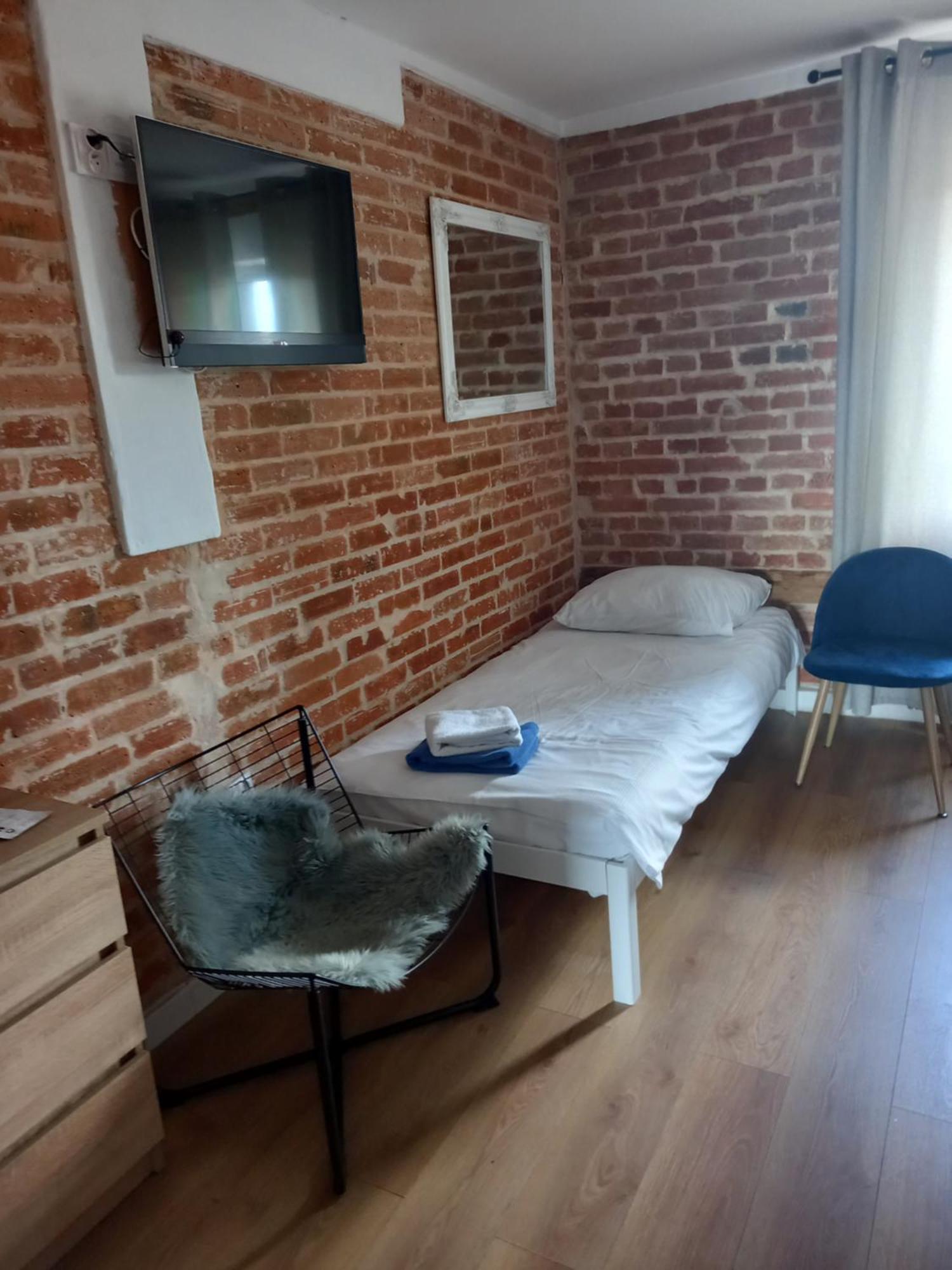Leon'S Rooms Zary  Bagian luar foto