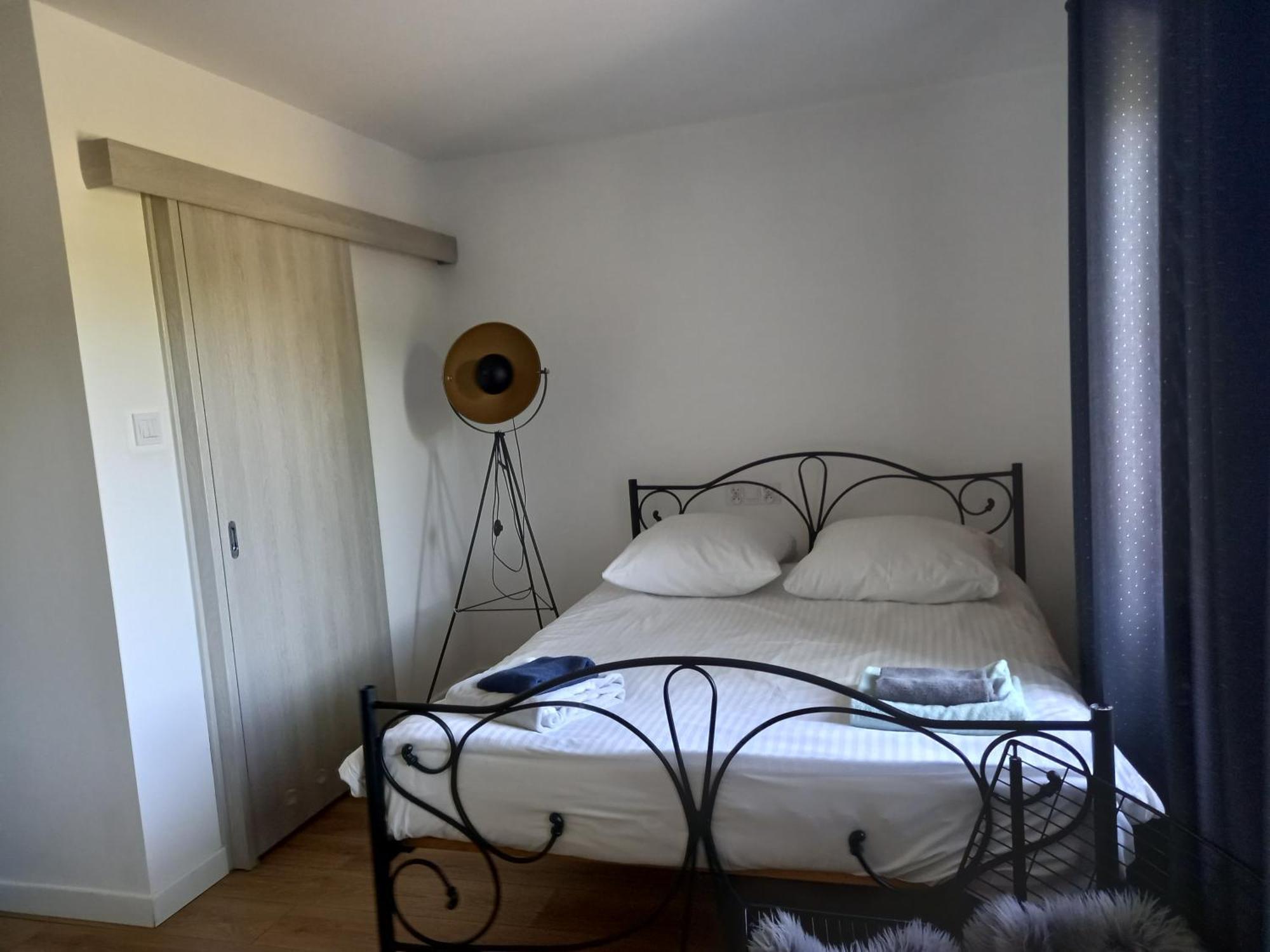 Leon'S Rooms Zary  Bagian luar foto