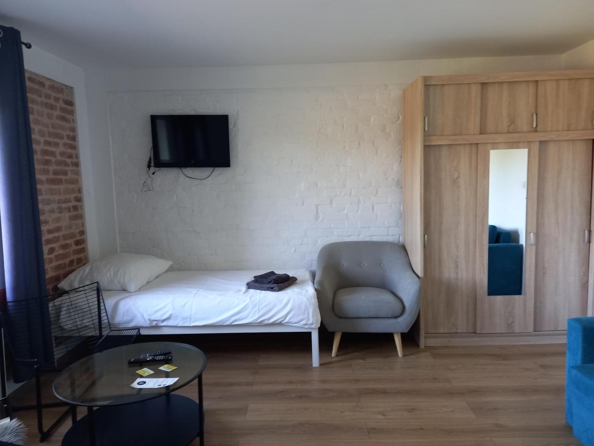 Leon'S Rooms Zary  Bagian luar foto
