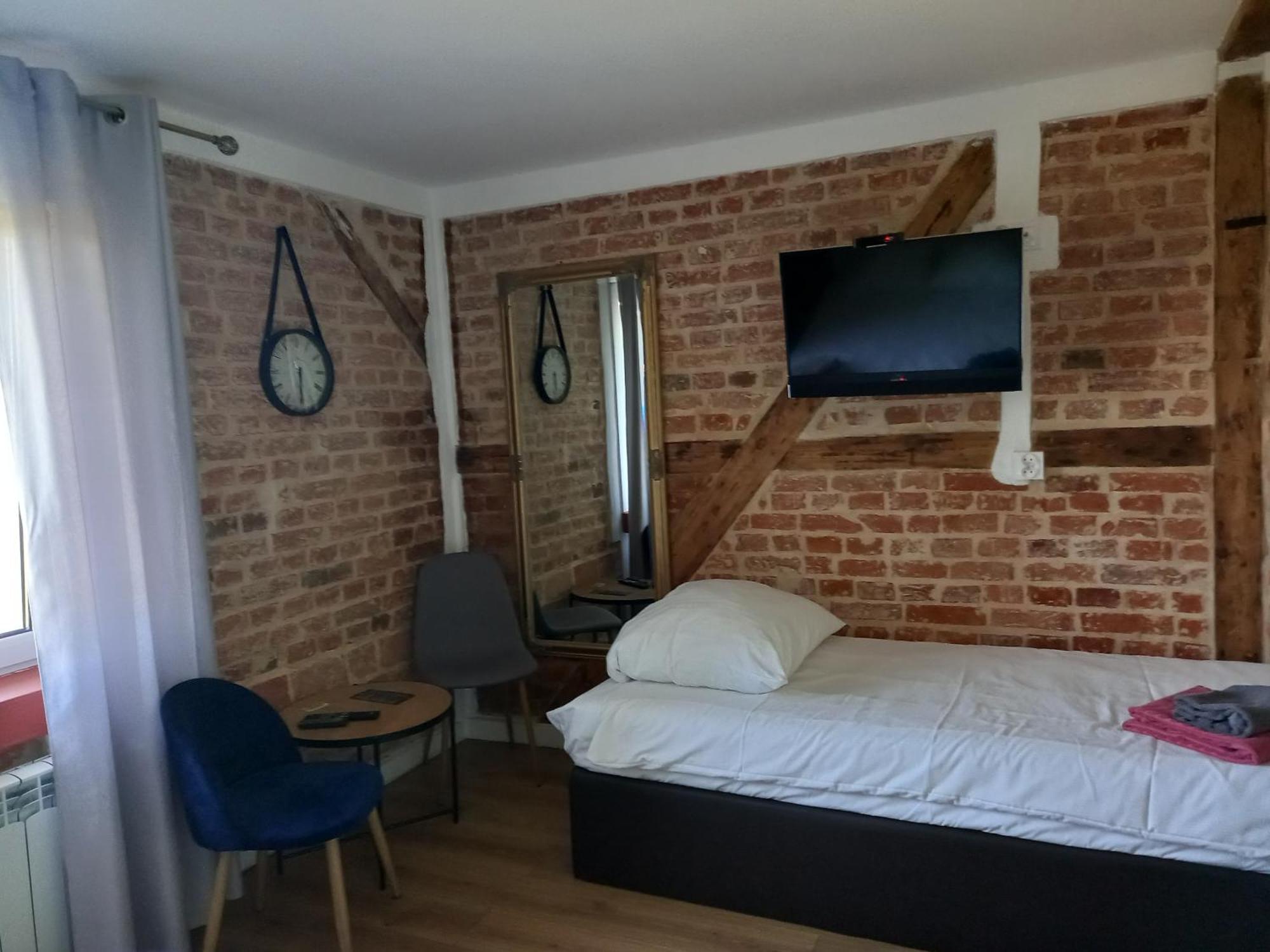 Leon'S Rooms Zary  Bagian luar foto