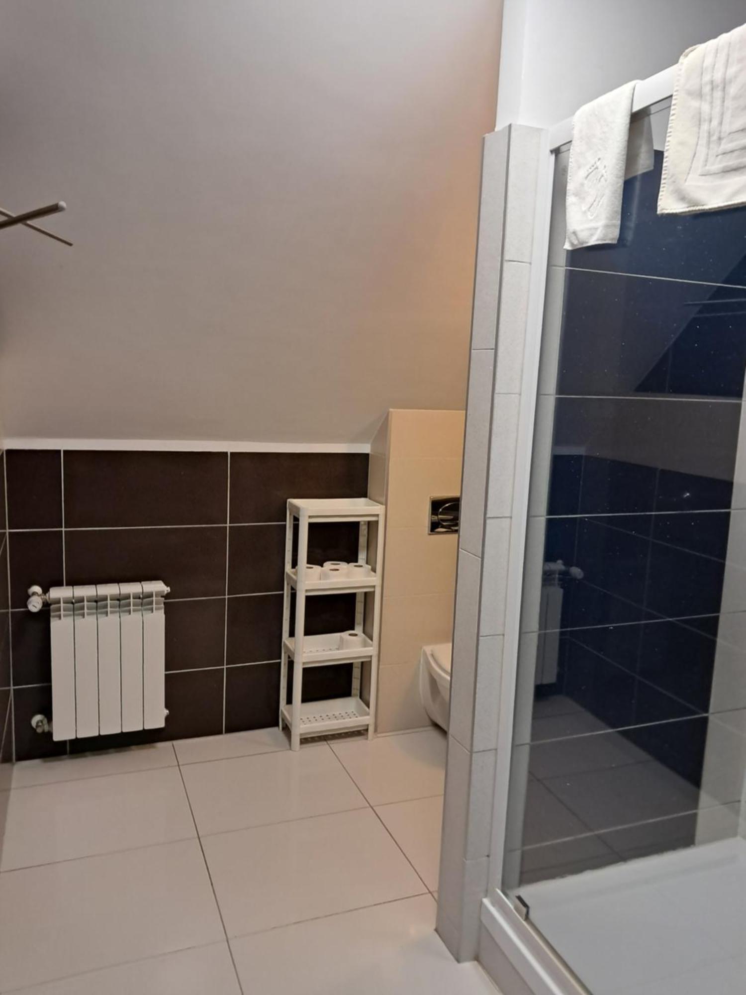 Leon'S Rooms Zary  Bagian luar foto