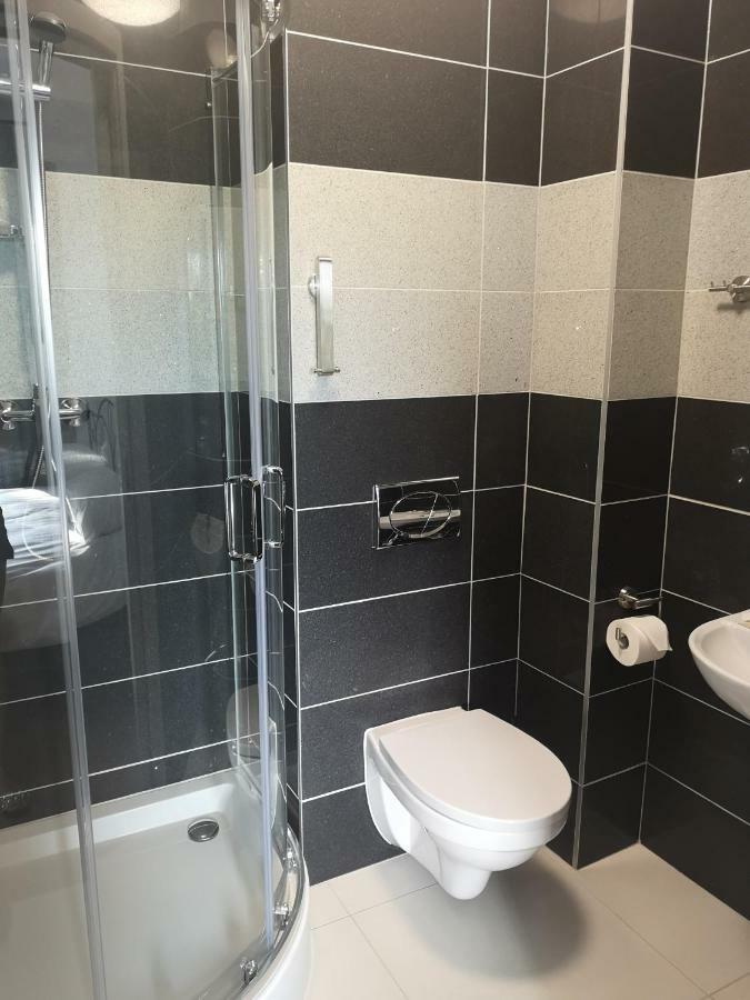 Leon'S Rooms Zary  Bagian luar foto