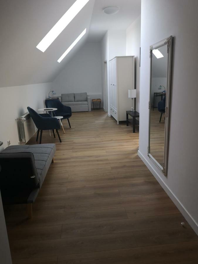 Leon'S Rooms Zary  Bagian luar foto