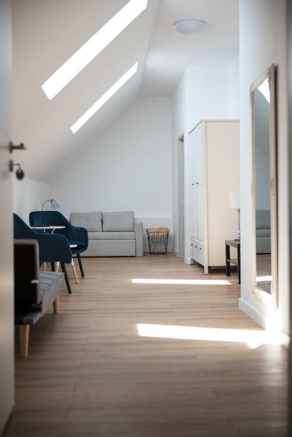 Leon'S Rooms Zary  Bagian luar foto