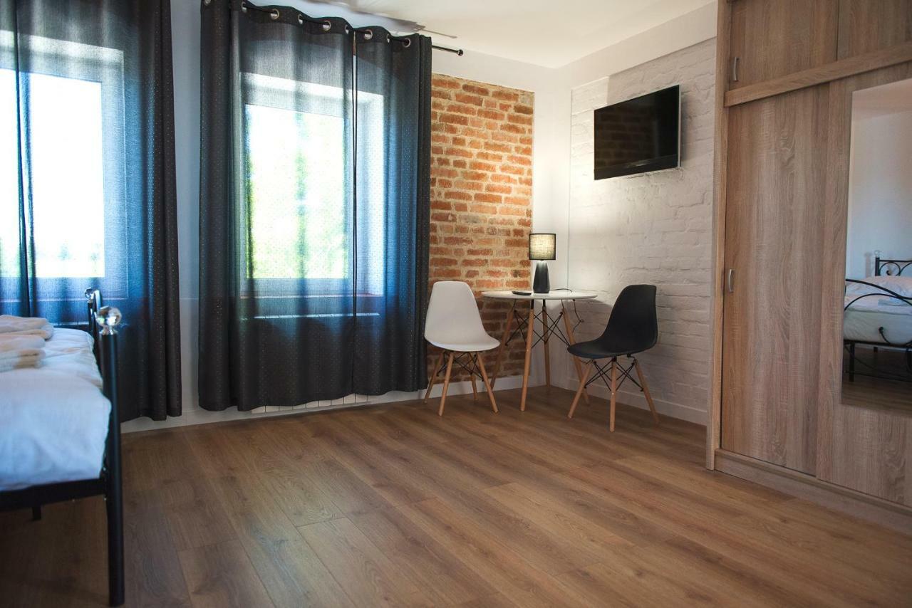 Leon'S Rooms Zary  Bagian luar foto