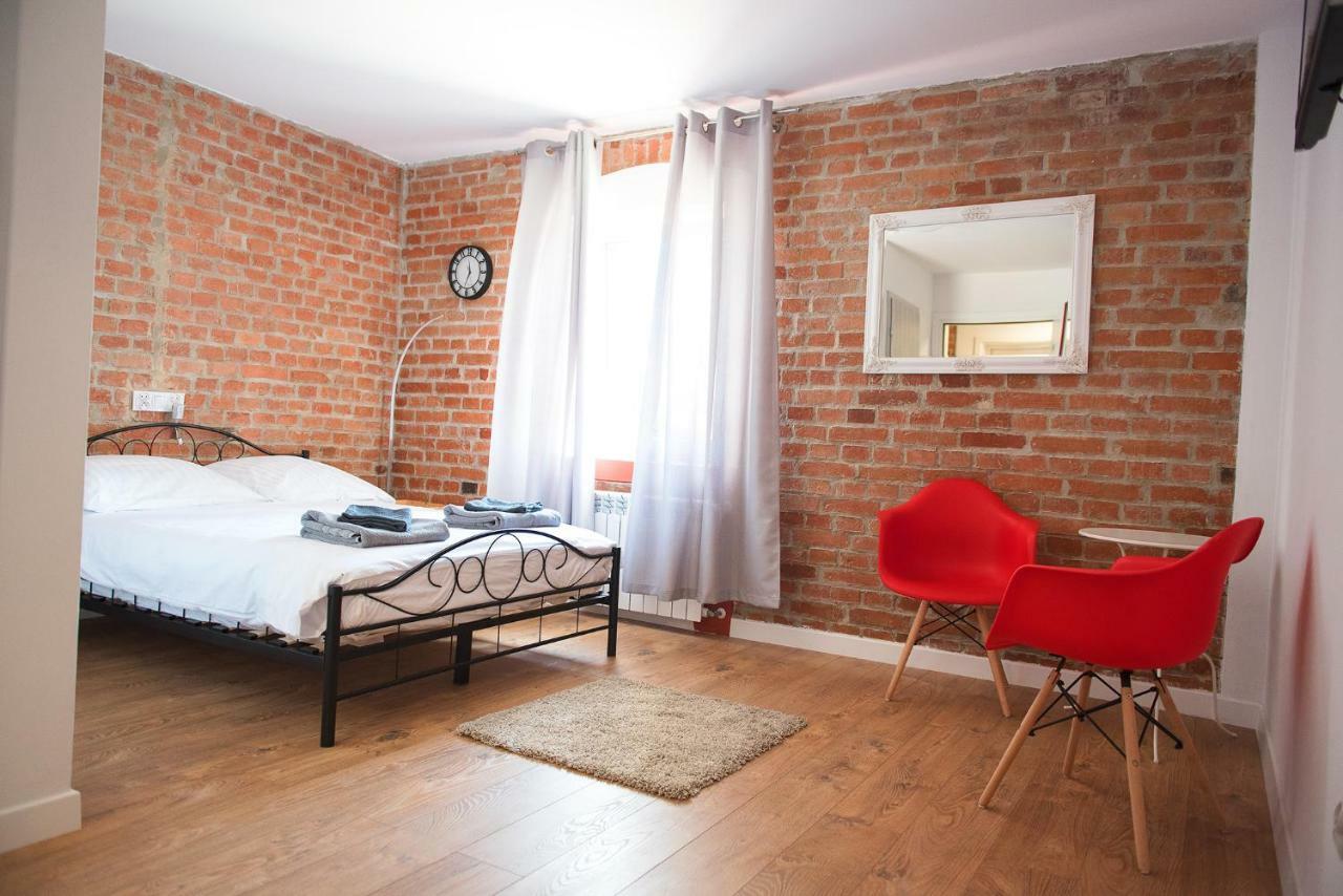 Leon'S Rooms Zary  Bagian luar foto