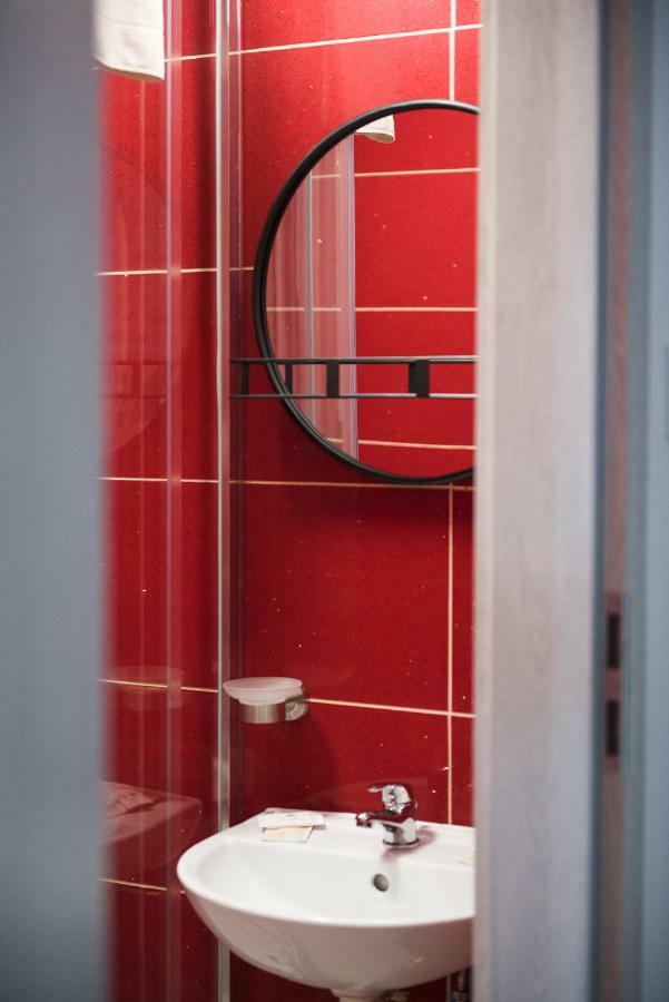 Leon'S Rooms Zary  Bagian luar foto