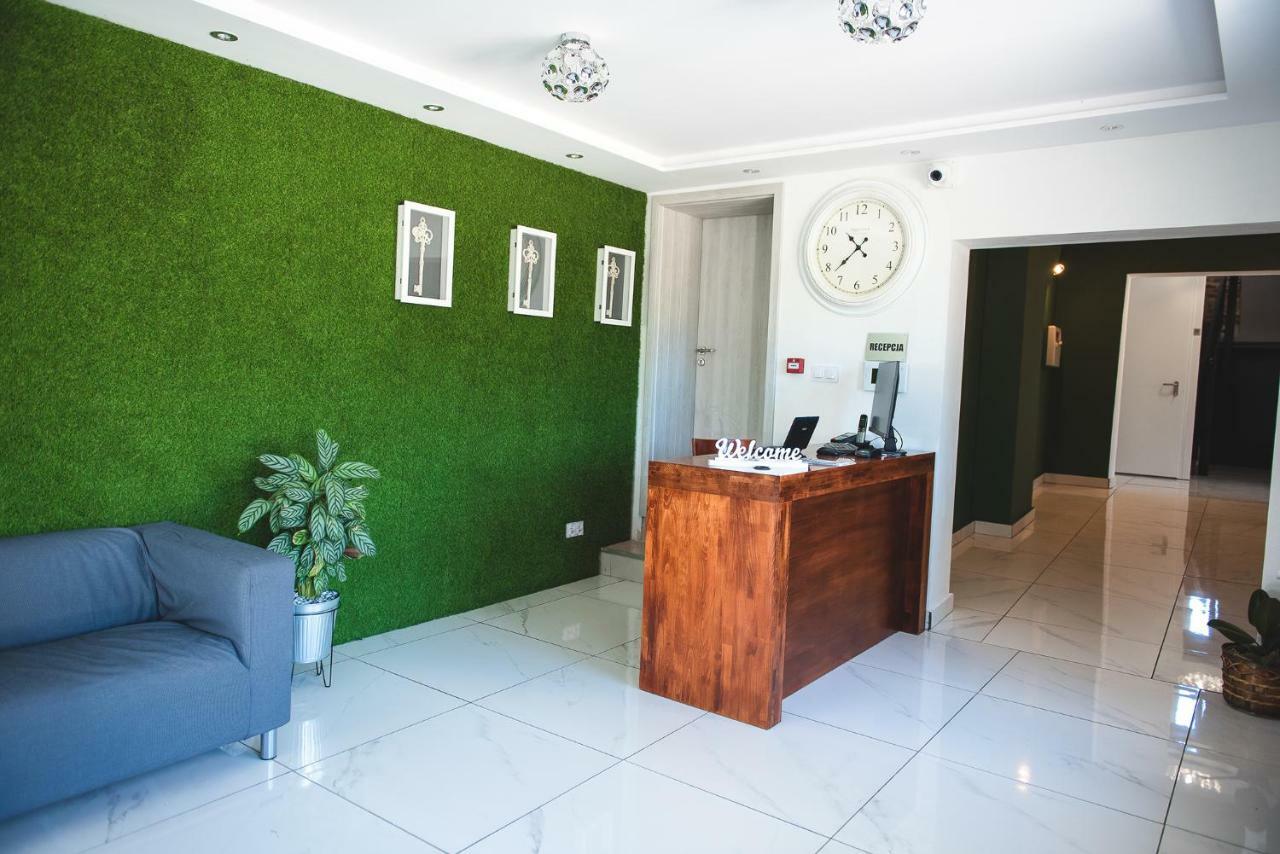 Leon'S Rooms Zary  Bagian luar foto